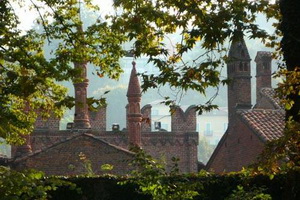 Xtrallusion offers characteristic Bed and Breakfast, B&B, Guest House, Hotel, Albergo and Country Lodge accommodation in Italy. Plus independent self-guided Walking, Adventure, Activity, Skiing and Paragliding Holiday itineraries on the Italian Rivieras, in the Italian Lakes, in the Italian Alps and in some of the most beautiful corners of Italy.